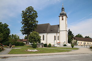 Dietmanns, Pfarrkirche hl. Vierzehn Nothelfer, spätgotische Hallenkirche aus der 2. Hälfte des 15. Jh.s, barocker Turm aus 17. Jh.