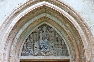 Retz, Dominikanerkirche Mariae Himmelfahrt, Tympanonrelief Thron Salomonis und Stifter