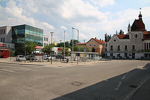 Wilhelmsburg, neu gestalteter Flesch-Platz