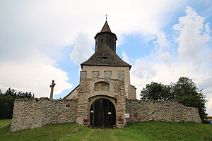 Kleinzwettl, Filialkirche hl. Jakobus der Ältere, im Kern romanische Wehrkirche mit Ringmauer