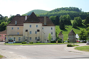 Lilienfeld, Zisterzienserstift, Porten, einst Herberge und Pilgerspital, 13. Jh.