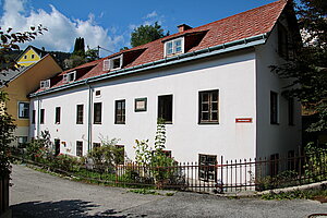 Lunz, Haberfelnergasse Nr. 1, sog. Badhaus, im Kern 4. Viertel 16. Jh., im 19. Jh. erweitert, Wohnhaus des Heimatforschers Josef Haberfelner