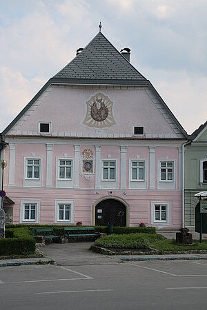 Wilhelmsburg, Hauptplatz Nr. 11, Bürgerhaus mit hohem Speichergeschoß