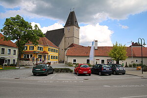 Maria Laach,   Kirchenplatz