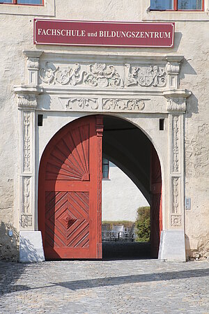 Ottenschlag, Renaissanceportal, ehemals mit Zugbrücke, 1554