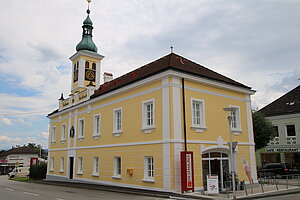 Aschbach, Altes Rathaus, freistehend auf dem Rathausplatz, historistische Fassade mit seccessionistischen Elementen, Anfang 20. Jh.