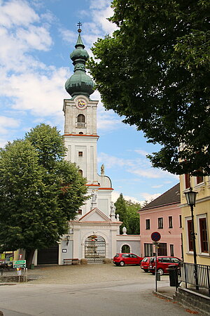 Kirchberg am Walde, Pfarrkirche hl. Johannes der Täufer, barocke Saalkirche, 1709-1713 durch Baumeister Bartholomäus Hochholdinger erbaut