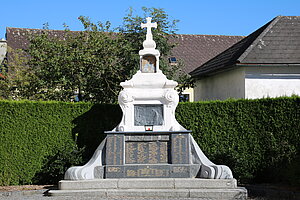 Windigsteig, Kriegerdenkmal neben der Pfarrkirche