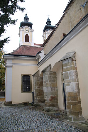 Tulln, Stadtpfarrkirche hl. Stephan, Pfeilerbasilika mit roman. Kern und gotischen Erweiterungen