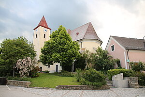 Kürnberg, Pfarrkirche hl. Jakobus d. Ältere, mittelalterlicher Kirchenbau, um 18. Jh. umgestaltet