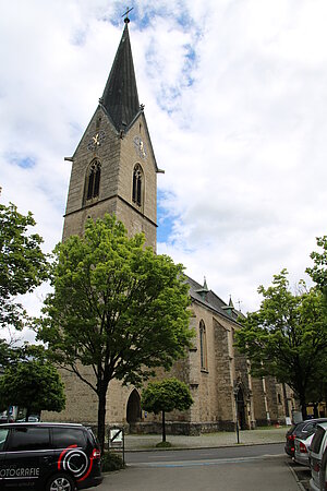 St. Valentin, Pfarrkirche hl. Valentin, spätgotische Hallenkirche mit Langchor und vorgestelltem West-Turm