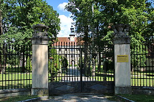 Schwarzenau, Schloss Schwarzenau, 1592 als Renaissance-Wasserschloss unter Nutzung älterer Teile errichtet