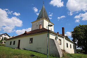 Weitersfeld, ehem. Bürgerspital, 1666 gestiftet, Bau um Mittelturm