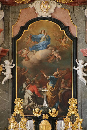 Wilfersdorf, Pfarrkirchehl. Nikolaus, 1742-1744 errichtet, Hochaltar, Altarbild Maria Himmelfahrt, Domenico Mainardi, um 1742