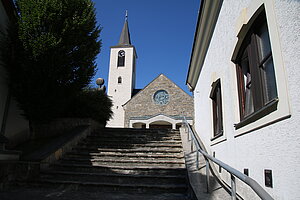 Pfarrrkirche hl. Georg, Neubau von Ladislaus Hruska, 1959-62 unter Verwendung älterer Bauteile