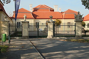 Laxenburg, Grünne-Haus,1698-1701 erbautes spätbarockes Lustschloss