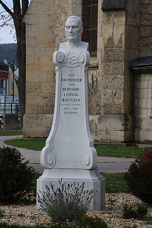 Berndorf, Theaterpark, Denkmal für Ludwig Baumann