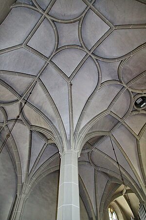 Neustadtl an der Donau, Pfarrkirche hl. Jakobus der Ältere, einer der vier Stützen des Langhauses