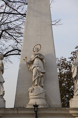 Petronell-Carnuntum, Dreifaltigkeitssäule, 1698-99 gestiftet