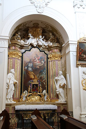 Tulln, ehem. Minoritenkirche - Kirche hl. Johannes Nepomuk, 1732-39 errichtet, Kapellenaltar, Hl. Josef