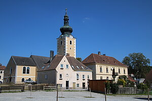 Groß-Gerungs, Pfarrkirche hl. Margareta, vom Anger aus gesehen