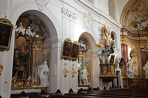 Tulln, ehem. Minoritenkirche - Kirche hl. Johannes Nepomuk, 1732-39 errichtet