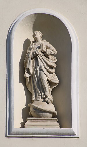 Langenlois, Rathausstraße Nr. 8:  Immaculata von der Fassade