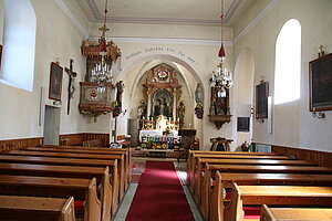 Blick in das Kircheninnere der Pfarrkirche in Messern