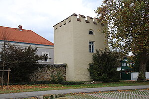 Pöchlarn, Sandtorgasse 10, Burgerturm und Stadtmauerrest