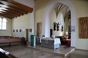 Grafenschlag, Pfarrkirche hl. Martin, Blick in den spätgotischen Bau und in das Langhaus von 1976