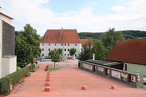 Schloss Zeillern, urspr. spätmittelalterliches Wasserschloss, Anlage aus der 1. Hälfte des 17. Jahrhunderts