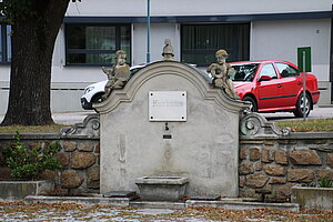 Großweikersdorf, Hauptplatz, Marktbrunnen, Werner Marinko, 1933