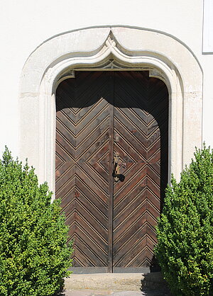 Großgöttfritz, Pfarrkirche hl. Leonhard, spätgotisches Kielbogenportal