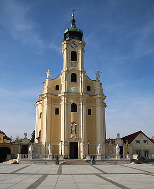 Laxenburg, Pfarrkirche Zur Kreuzerhöhung, Neubau ab 1693, Carlo Antonio Carlone zugeschrieben