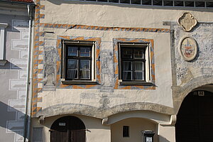 Senftenberg, Unerer Markt Nr. 33, Bürgerhaus, Sgraffiti von 1575.