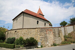 Chorherrn, Pfarrkirche hl. Ägidius von Friedhofsmauer umgeben