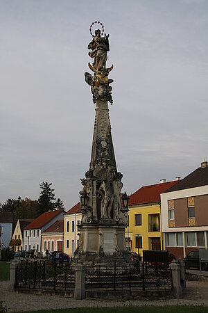 Göllersdorf, Mariensäule - Pestsäule, 1731 nach Entwurf von Johann Lukas von Hildebrandt ausgeführt