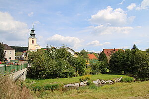 Blick über St. Martin vom Ufer der Lainsitz aus