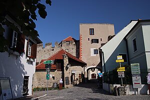 Dürnstein, Kremser Tor, 15. Jh., links daneben Torwächterhaus