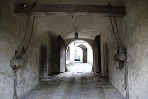 Wasserschloss Heidenreichstein, Blick durch den Torbau