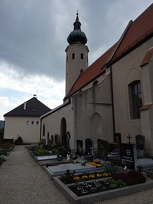 Aggsbach Markt, Blick auf den Chor der Pfarrkirche Mariae Himmelfahrt
