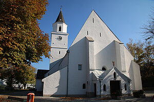 St. Andrä, Pfarrkirche hl. Andreas, gotische Hallenkirche mit romanischen Kern,