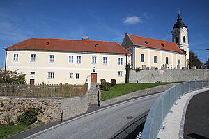 Blumau an der Wild, Ensemble von Pfarrhof und Pfarrkirche hl. Johannes der Täufer