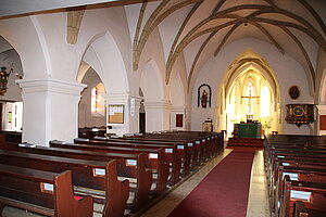 Groß-Gerungs, Pfarrkirche hl. Margareta, Blick vom Langhaus in den Altarraum