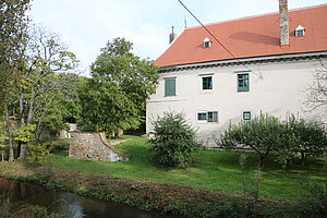 Guntersdorf, ehem. Wasserschloss in der Ortsmitte, 2. Hälfte 16. Jh.