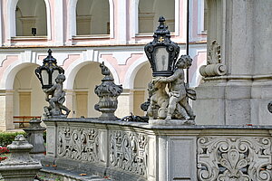 Stift Heiligenkreuz, Dreifaltigkeitssäule, Giovanni Guiliano, 1736-39