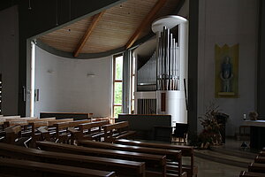 Paudorf, Pfarrkirche hl. Altmann, 1991-93 nach Plänen von Friedrich Göbl errichtet, Ausstattung von Günther Wolfsberger