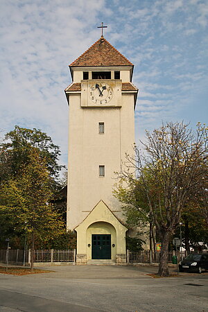 Traiskirchen, evang. Pfarrkirche A. und H.B:, nach Plänen von Siegfried Theiss und Hans Jaksch 1913 errichtet