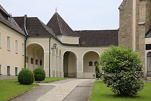 Mank, Pfarrkirche Mariä Himmelfahrt, Kreuzweganlage, 17. Jahrhundert