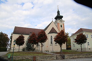Allentsteig, Pfarrkirche hl. Ulrich, urspr. romanische Chorturmkirche, mit mehrfachen Zu- und Umbauten